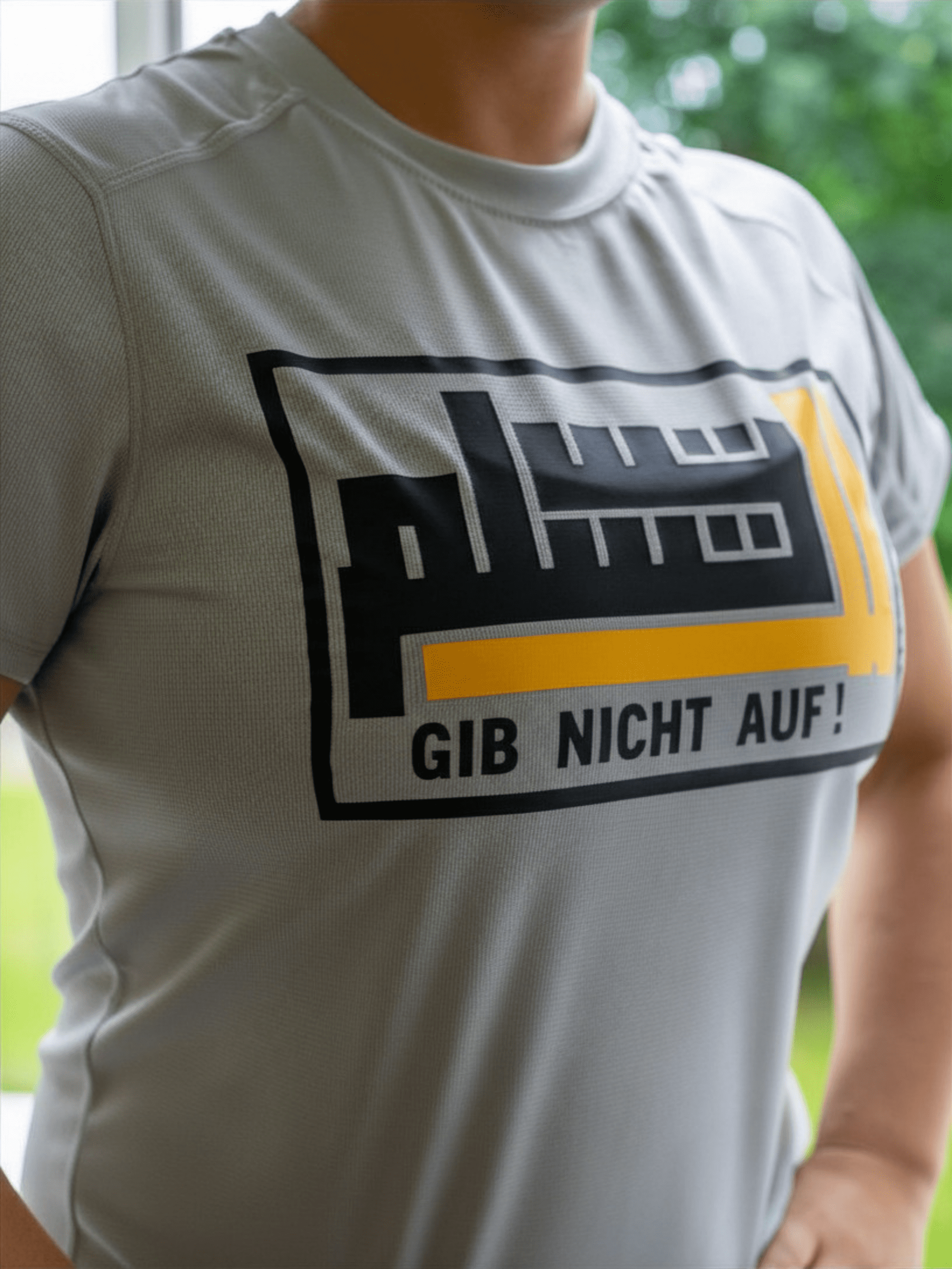 „Gib nicht auf!“ Damen Sport T‑Shirt – arabisch-deutscher Schrift